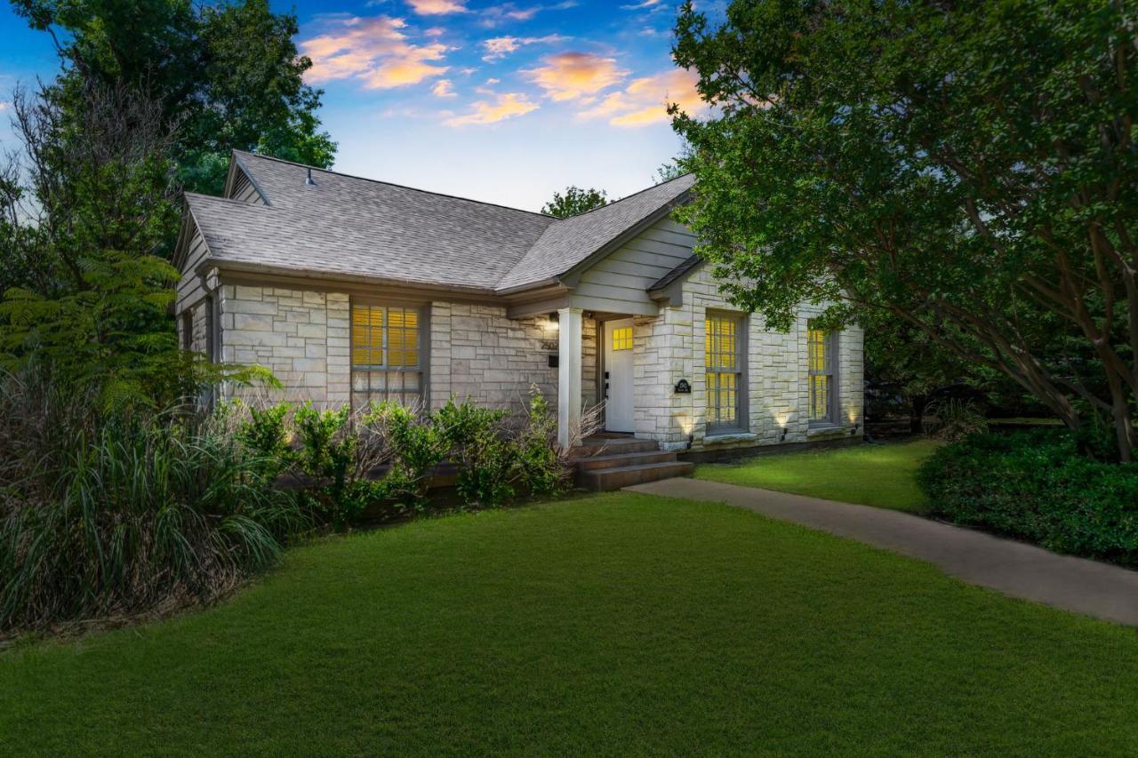 Sunset House - Luxury Pool And Hot Tub Retreat Villa Dallas Bagian luar foto